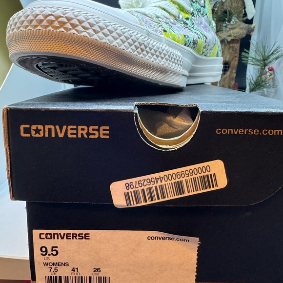 NOT FORSALE Women’s Converse NWT - Picture 6 of 8